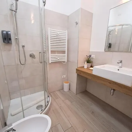 Bed & Breakfast Ajana By Accomodo 2*